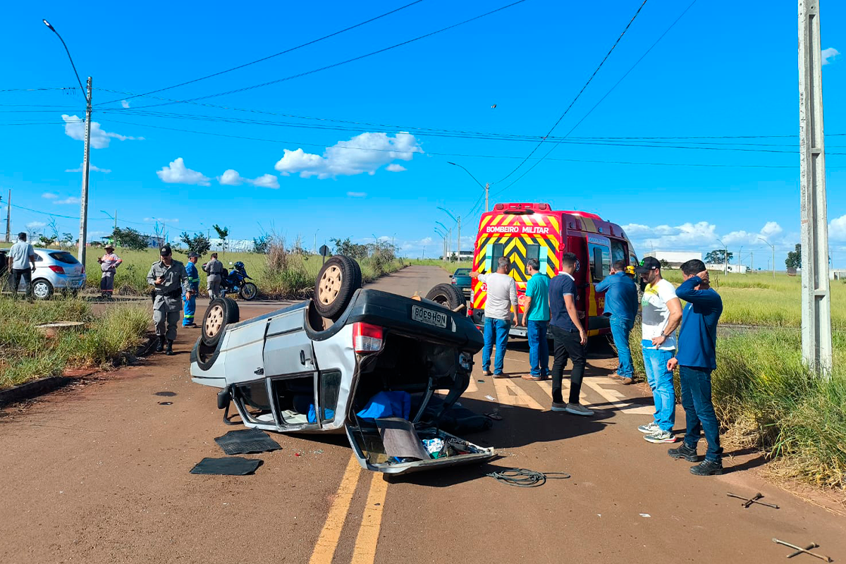 Acidente entre dois carros