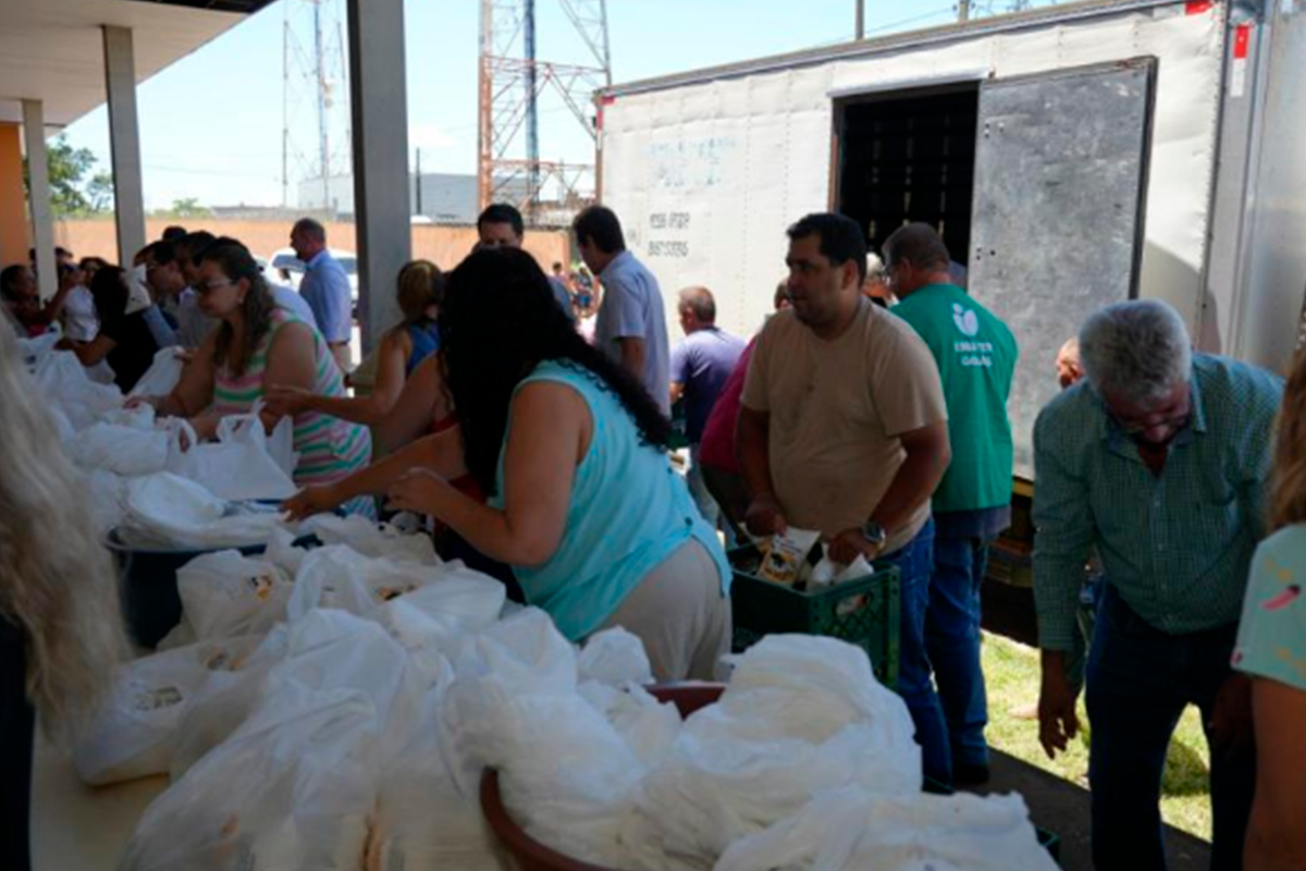 Distribuição de leite em Santo Antônio do Rio Verde