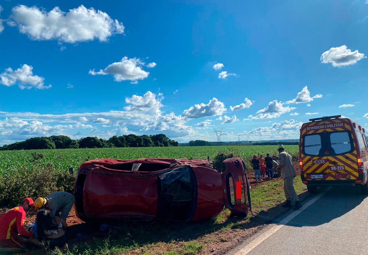 Acidente na GO-330 deixa 2 pessoas em estado grave.
