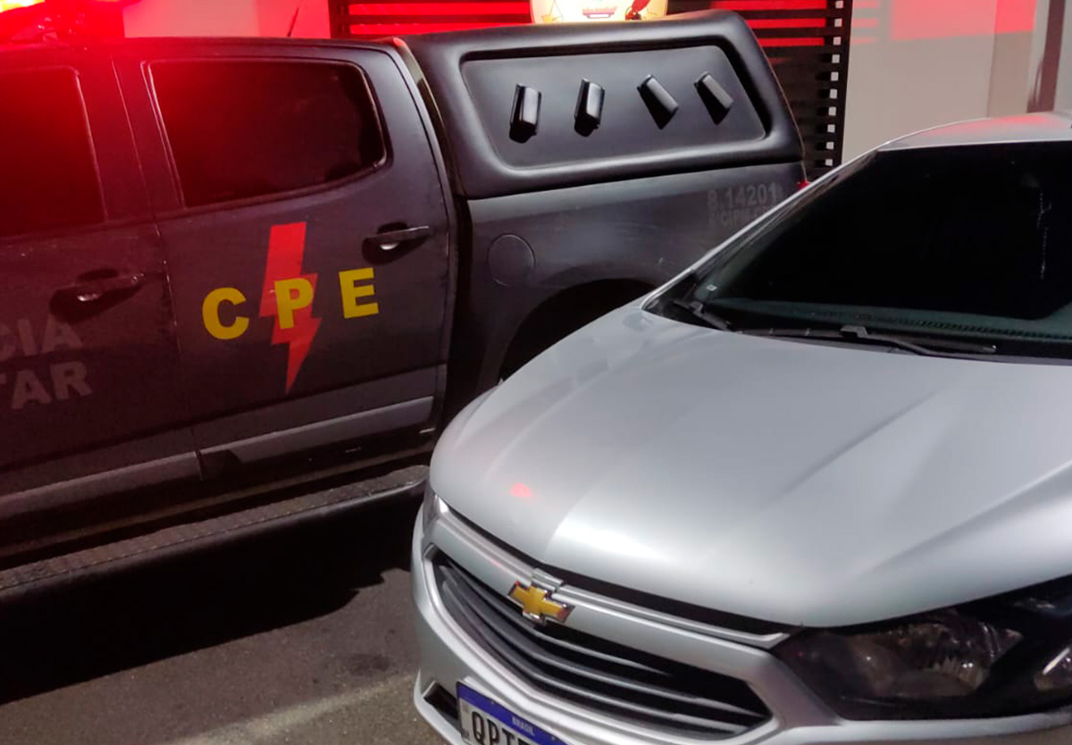 Carro roubado em Betim/MG é recuperado em Ouvidor/GO.