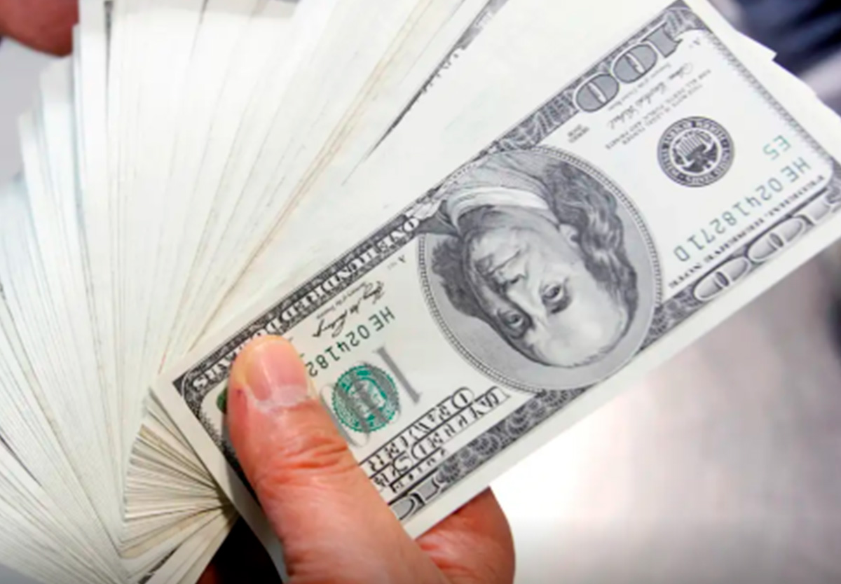Dólar sobe após taxação na China.