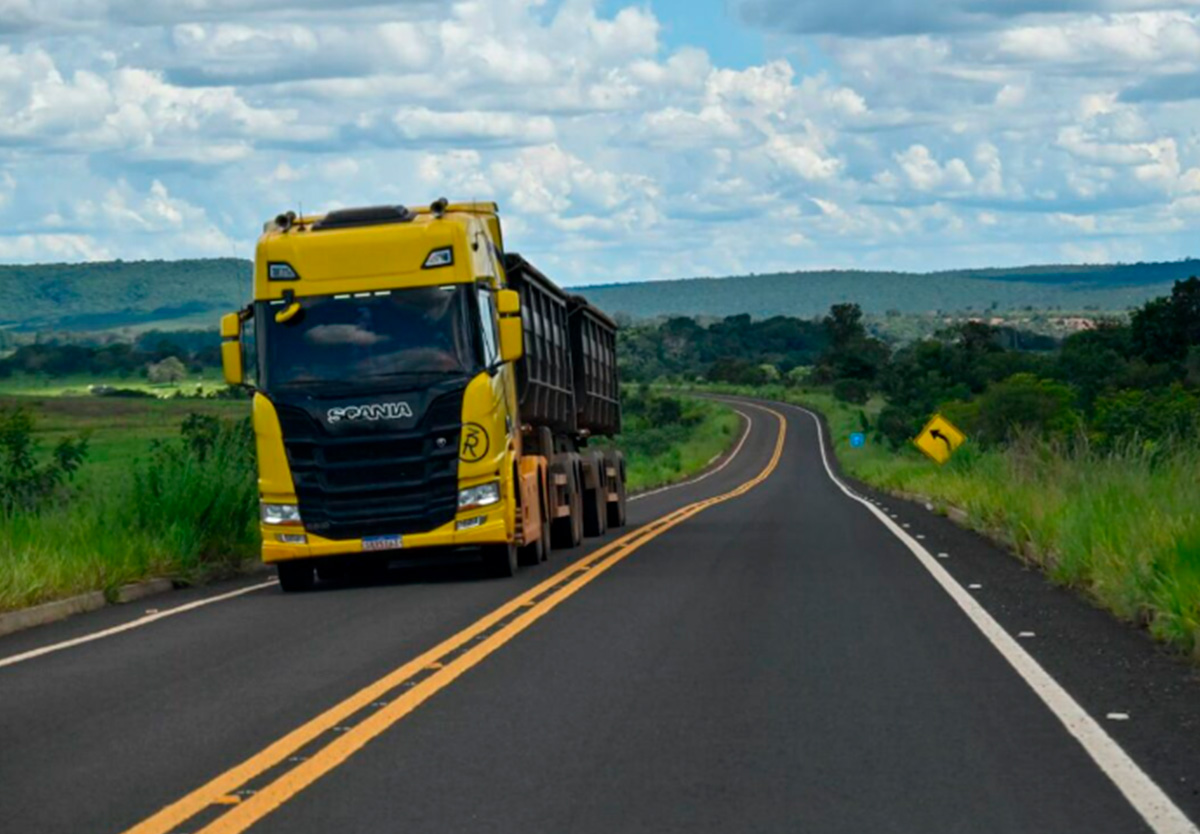 Feriado prolongado: CPR fiscaliza restrição a caminhões em rodovias de Goiás.