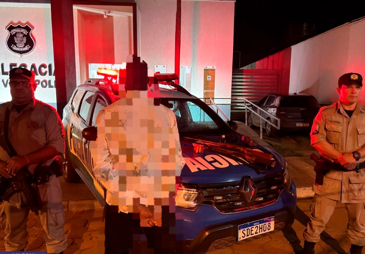 Homem foi preso por porte ilegal de armas.