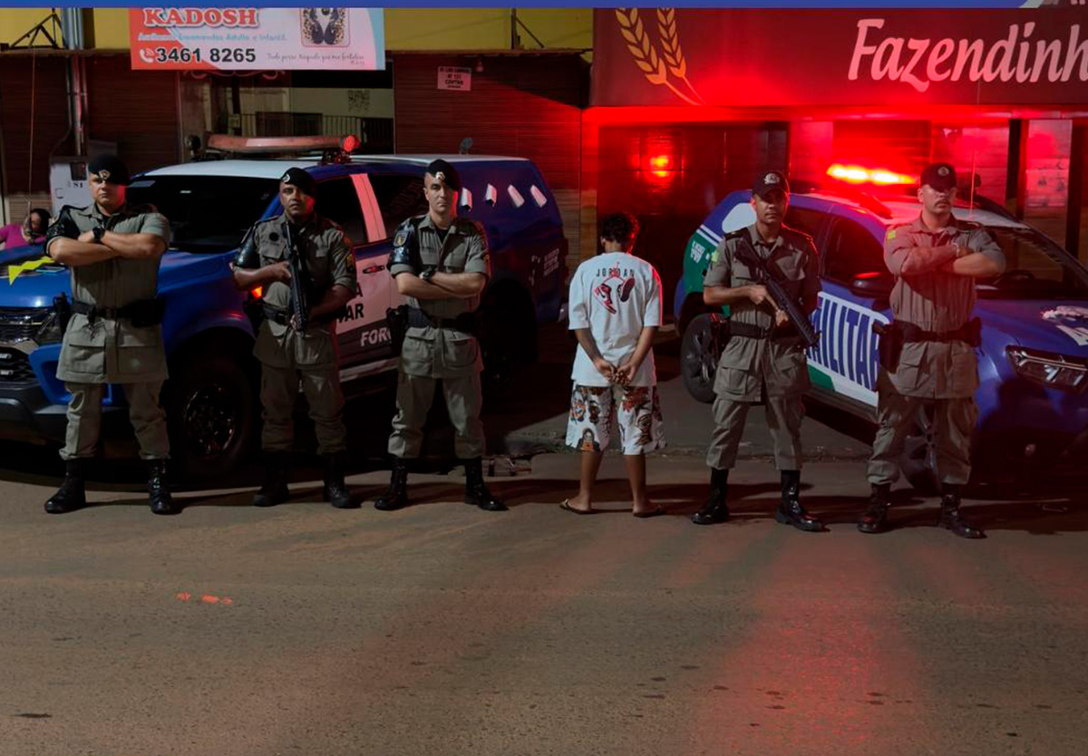 Adolescente é apreendida com drogas e dinheiro.