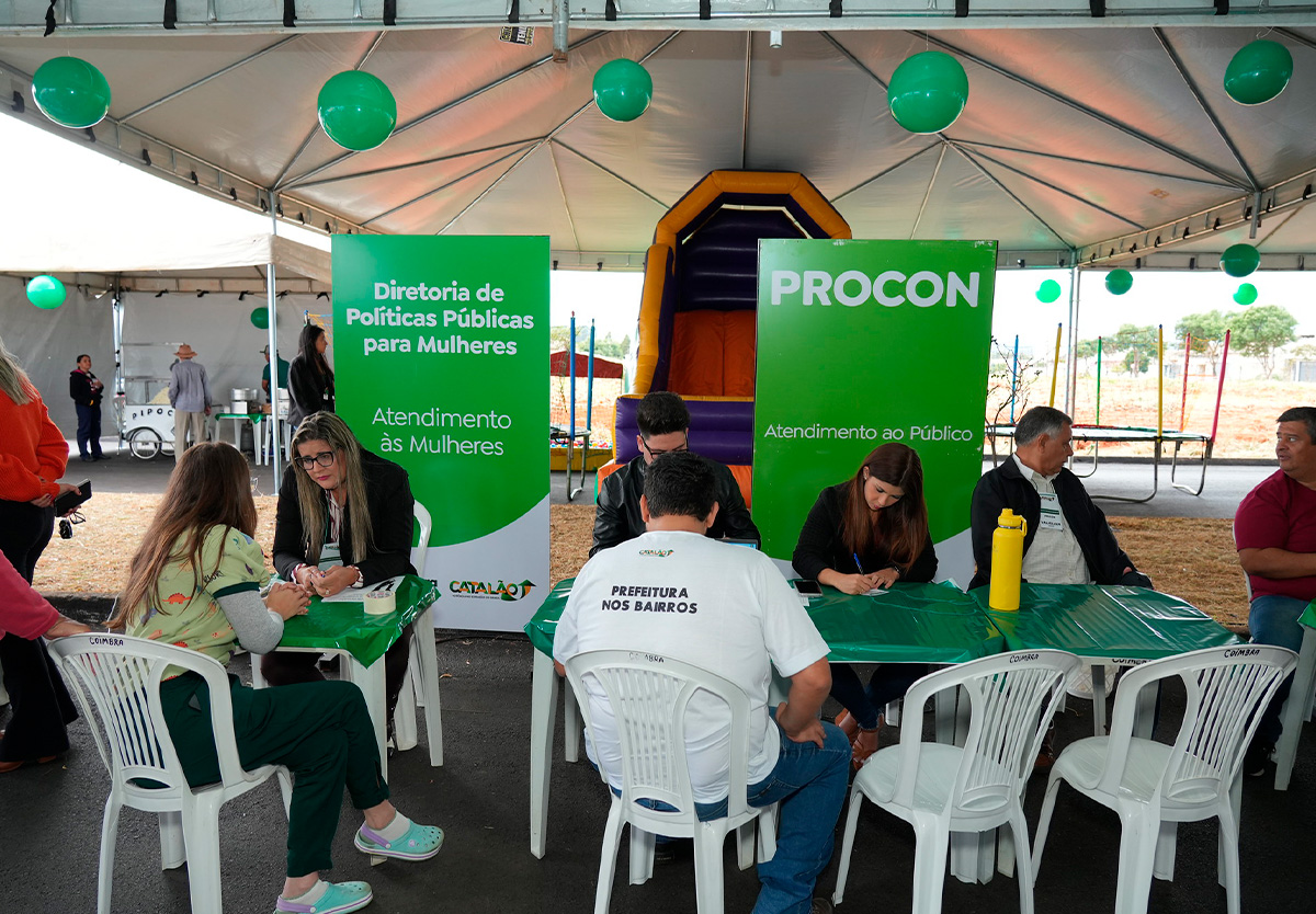 Prefeitura nos Bairros mobiliza população com atendimentos essenciais.