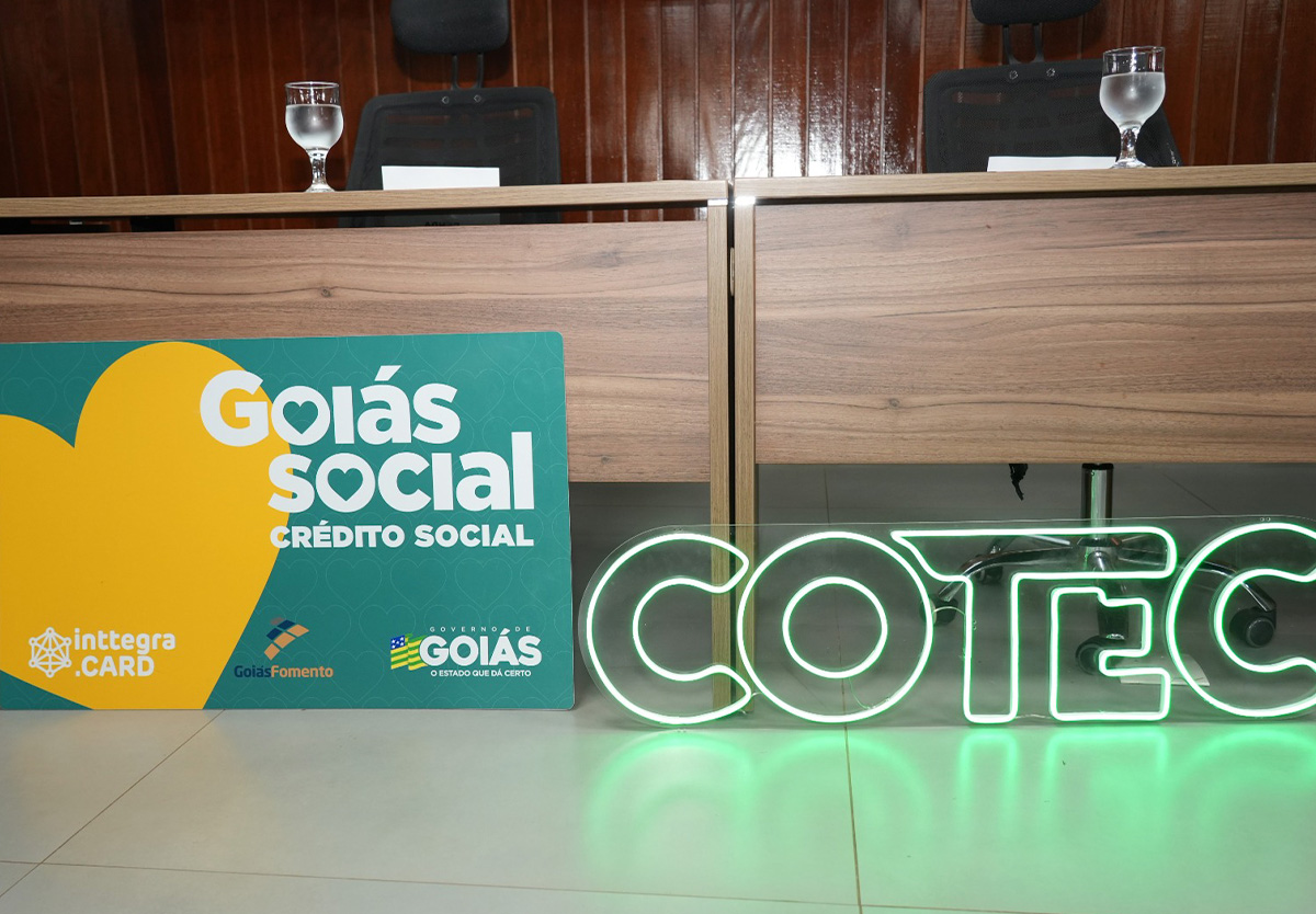 Governo de Goiás realiza entrega de certificados e cartões da Bolsa.