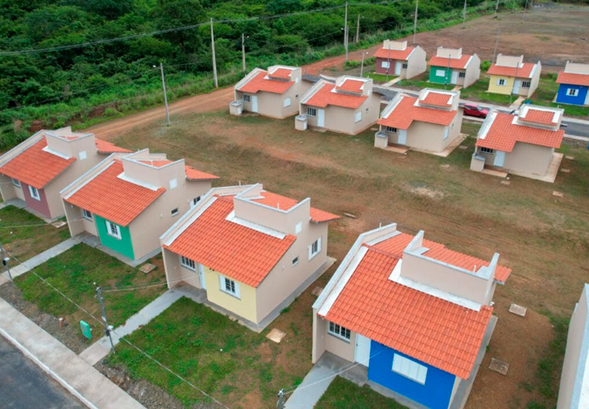Goiás assina contrato para casas gratuitas.