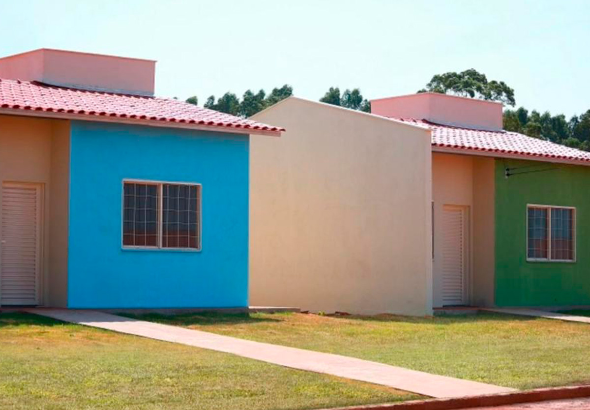 Catalão recebe 64 casas a custo zero.
