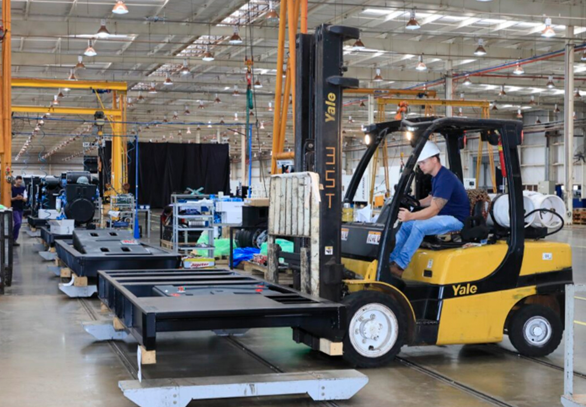 Goiás bate recorde com mais de 14 mil empregos formais criados em abril.