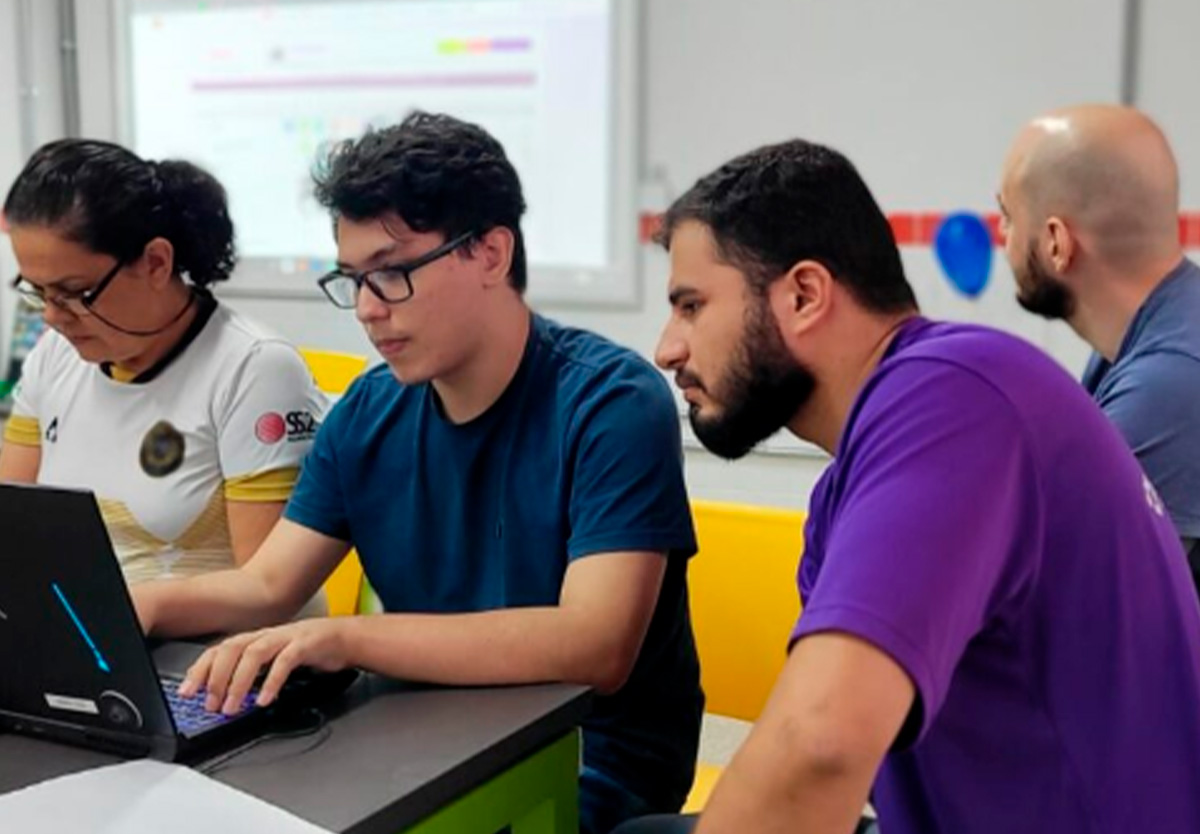 Goiás abre 901 vagas em cursos gratuitos de tecnologia e inovação.