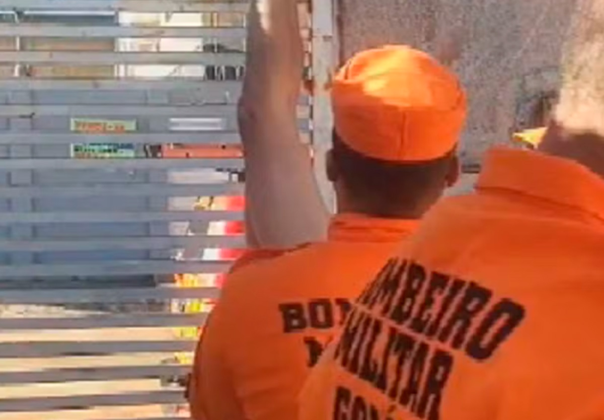 Homem embriagado fica nu e pendurado ao tentar invadir condomínio em Goiás.