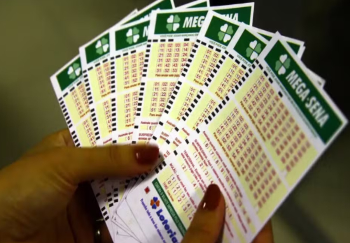 Sem ganhador da Mega-Sena prêmio acumula e vai R$ 100 milhões.