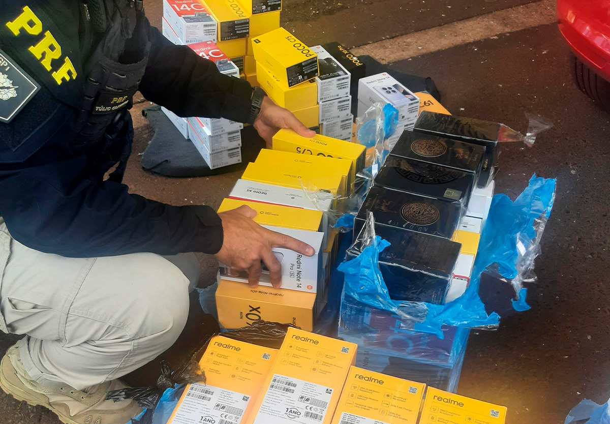 Cerca de 200 celulares irregulares são apreendidos pela PRF em Itumbiara.