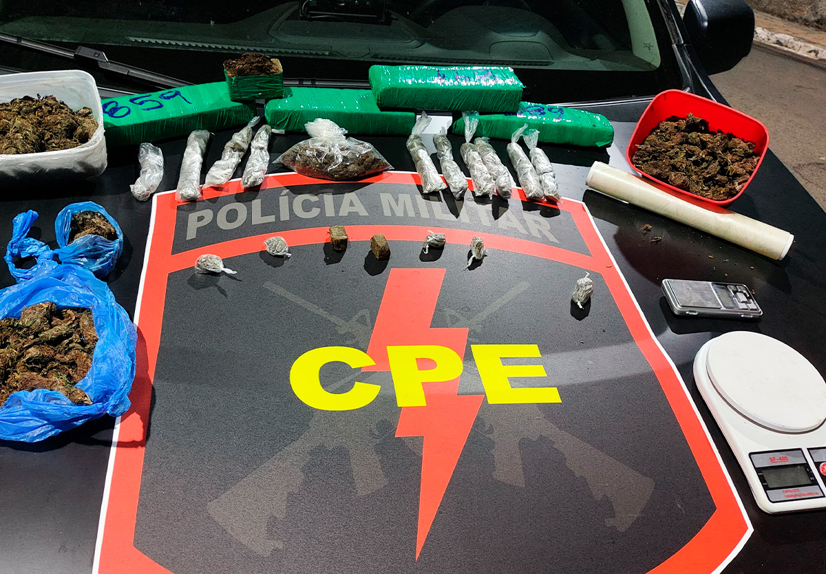 CPE flagra homem com tornozeleira e drogas escondidas em Catalão