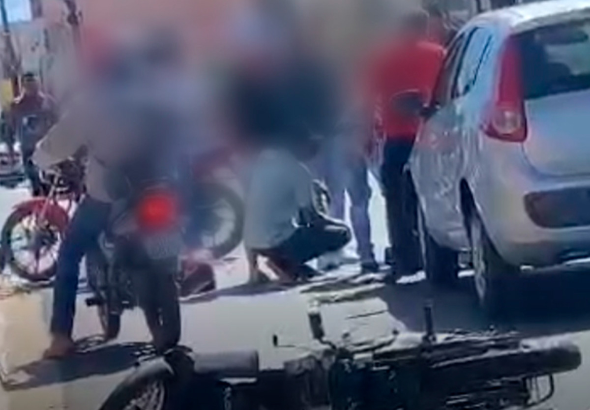 Mulher é arrastada por carro após colisão em Catalão.