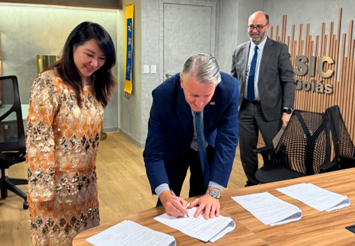 Goiás firma acordo com chineses para laboratório de lapidação de pedras preciosas.