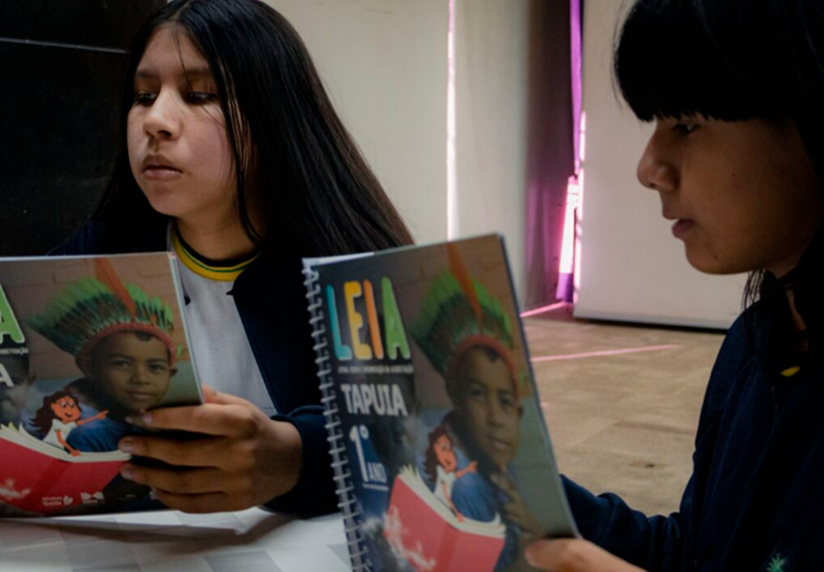Goiás lança livro bilíngue em línguas indígenas para escolas estaduais.