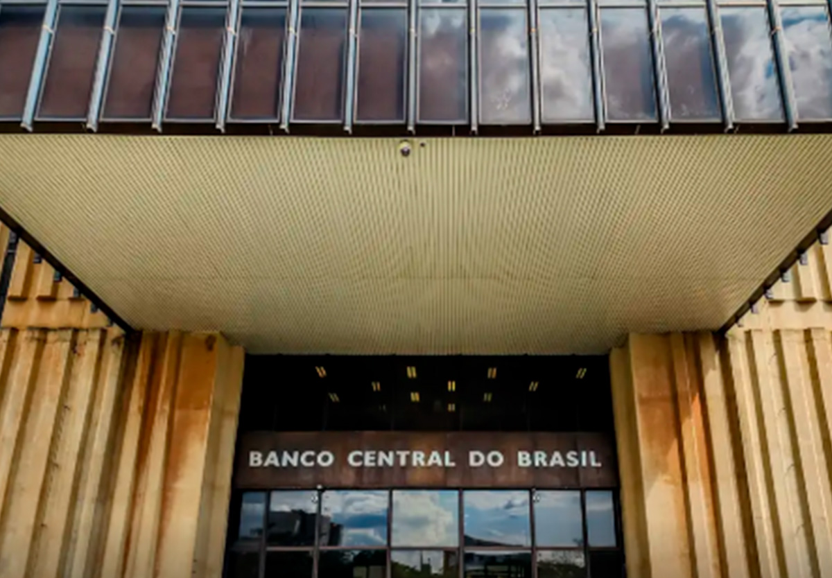 Mercado reduz previsão de inflação para 2025 mas ainda acima da meta.