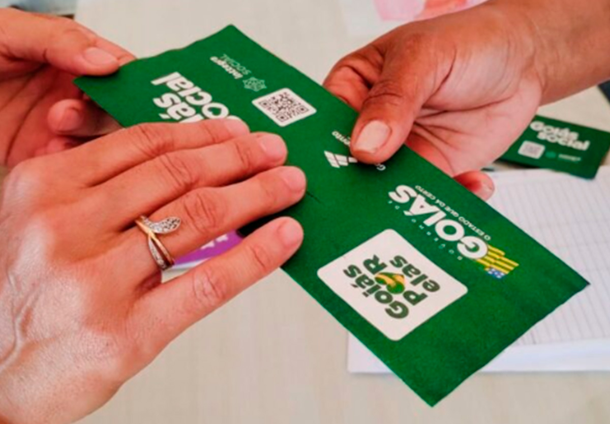 Goiás Por Elas entrega cartões a mulheres em 16 municípios goianos.
