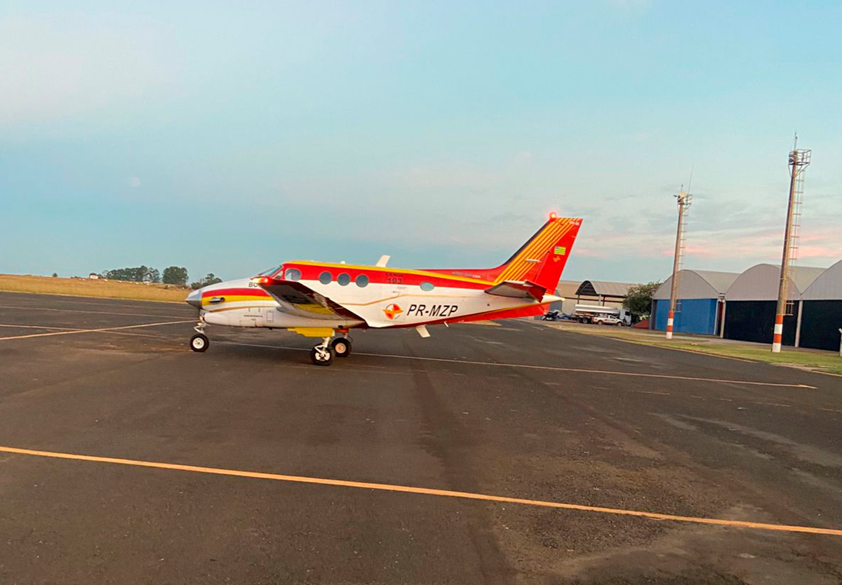 Bombeiros de Catalão auxiliam no transporte aeromédico de paciente até a UTI.
