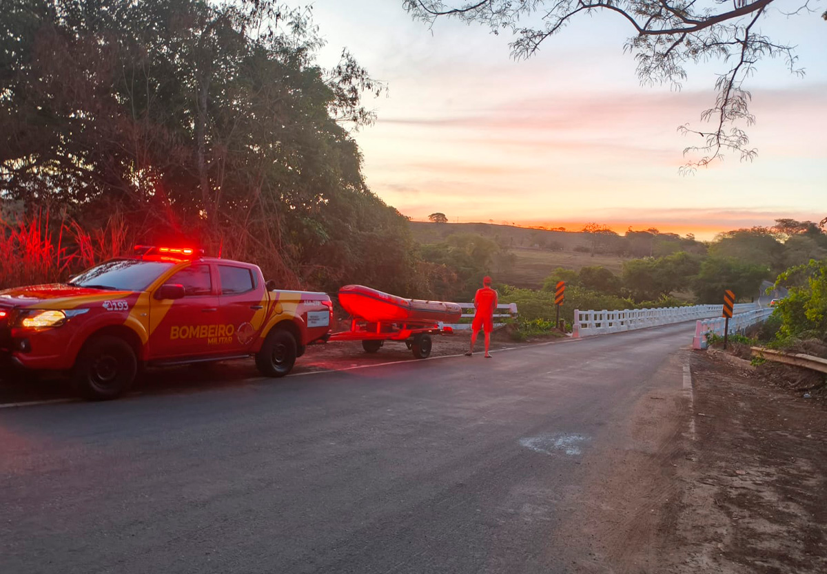 Bombeiros atendem ocorrência de possíve afogamento do Rio São Marcos.