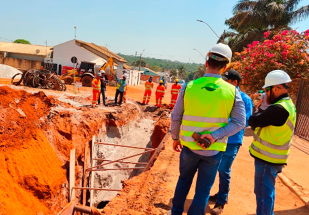 Obras da BR-050 deixam vários bairros sem água.