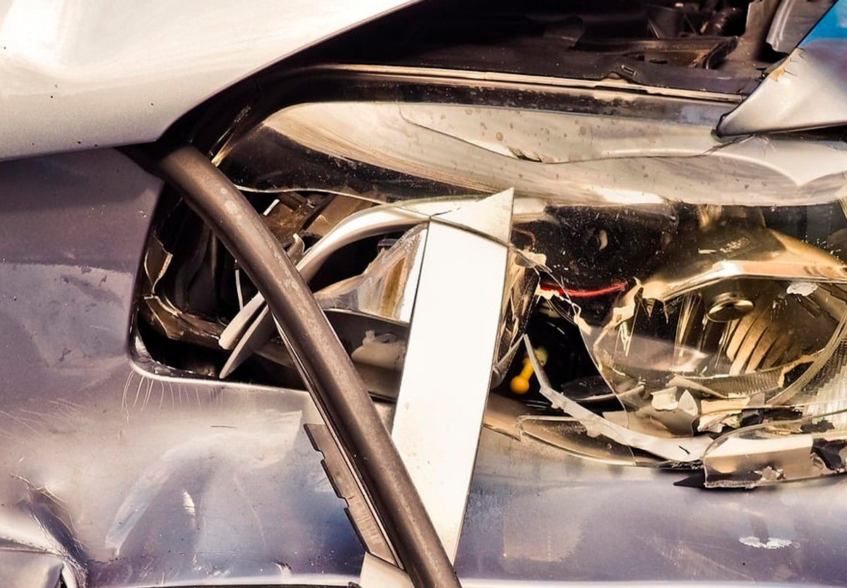 Carro capota na GO-305 em Goiandira e motorista sai ileso.