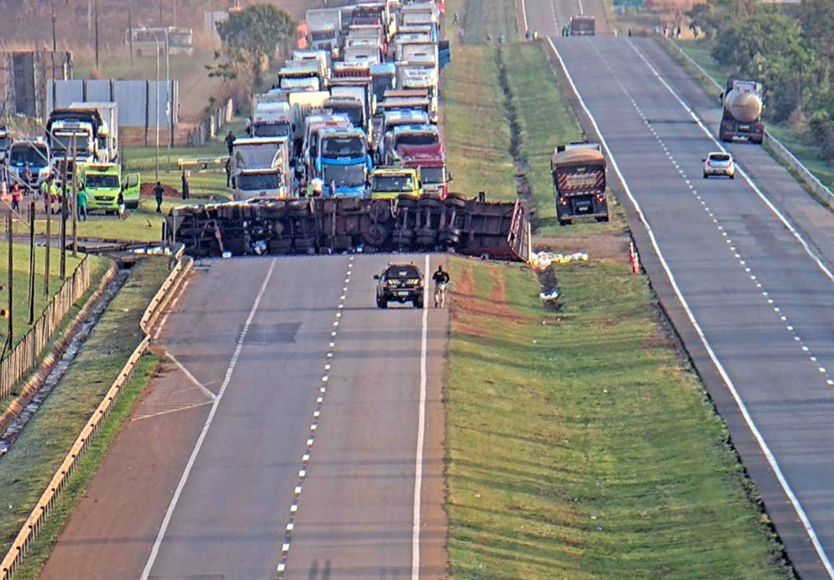 Acidente grave na BR-050 deixa dois feridos e bloqueia via entre Brasília e Catalão