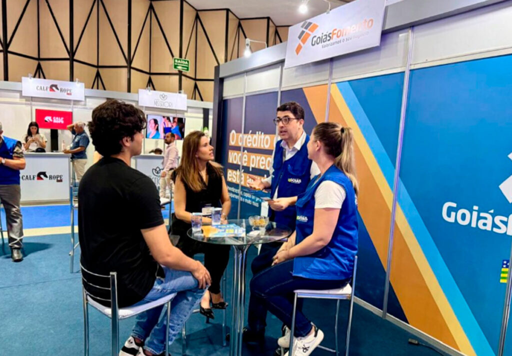 GoiásFomento apresenta soluções para municípios em evento estadual