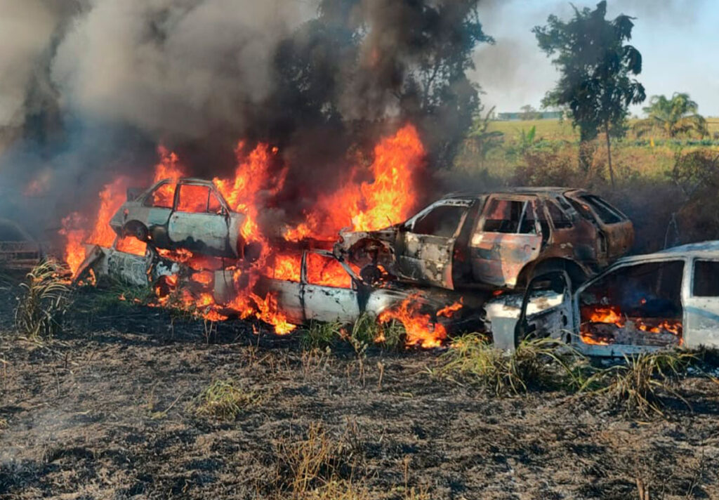 Incêndio atinge depósito de veículos da Polícia Civil em Catalão