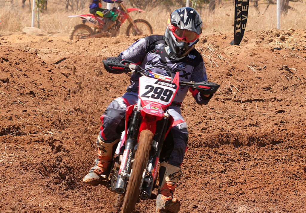 1ª Copa Catalão de Motocross reúne pilotos e emociona público no fim de semana