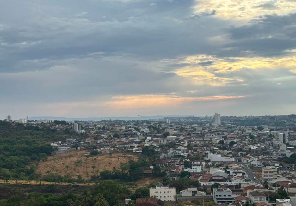 Cinco cidades goianas registram chuva após semanas de tempo seco