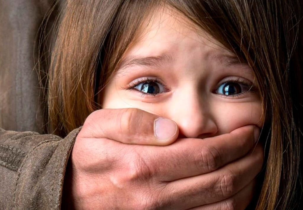 Padrasto abusava e gravava o abuso sexual há 5 anos de adolescente em Catalão