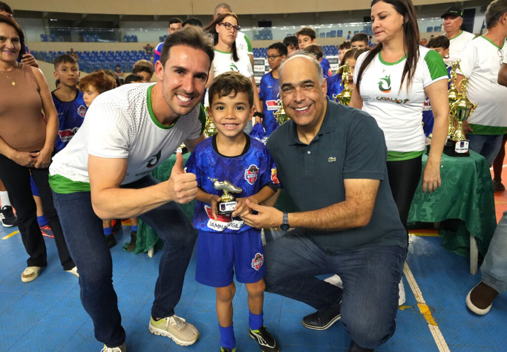 Artilheiro mirim assusta adversários: Antônio, 7 anos, marca 23 gols em 7 jogos