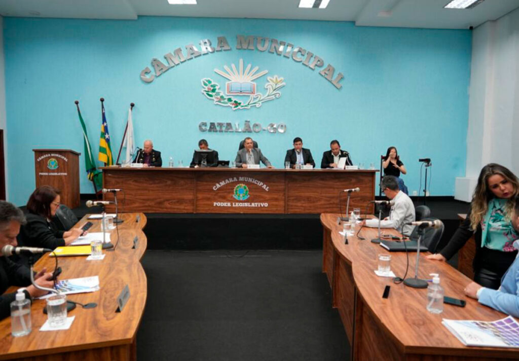 Câmara de Catalão aprova reestruturação e abre caminho para novo concurso público