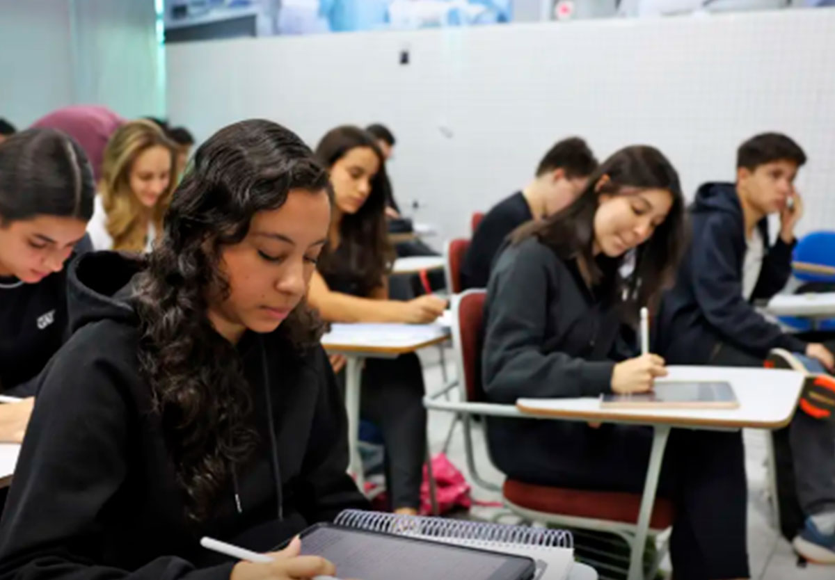 Redação do Enem: saiba o que pode zerar sua nota e como evitá-lo