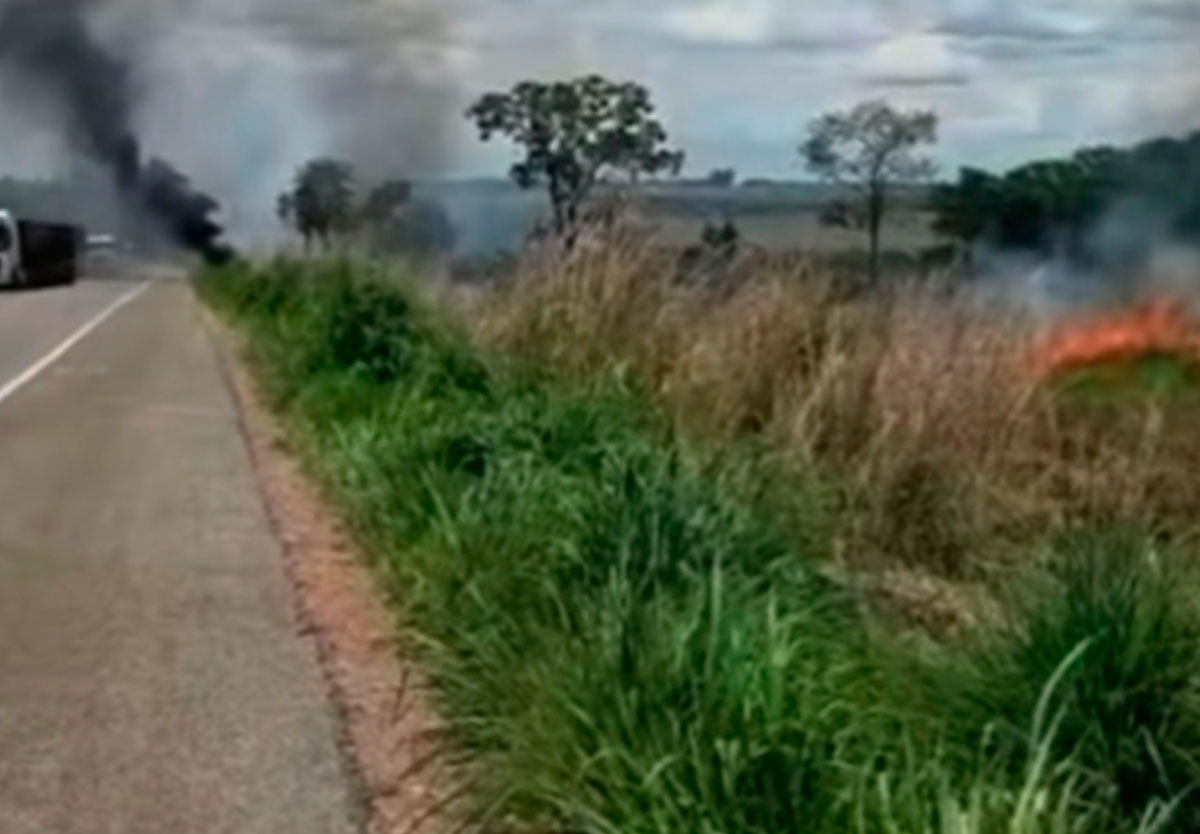 Anel Viário de Catalão é interditado após cabo elétrico romper e pegar fogo