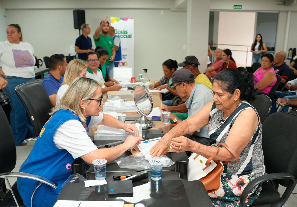 Catalão entrega 645 óculos gratuitos pelo Programa Olhar para Todos