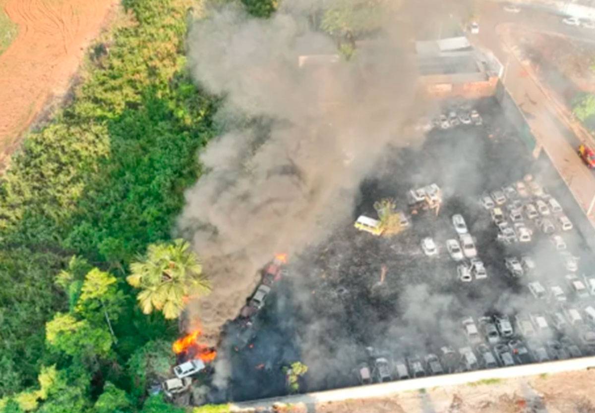 Incêndio destrói dezenas de veículos em Catalão; suspeito é preso e confessa o crime
