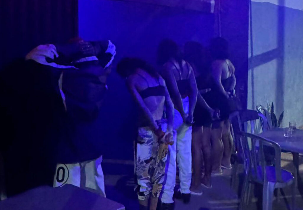 Operação surpresa da PM fecha bares e distribuidoras em Pires do Rio