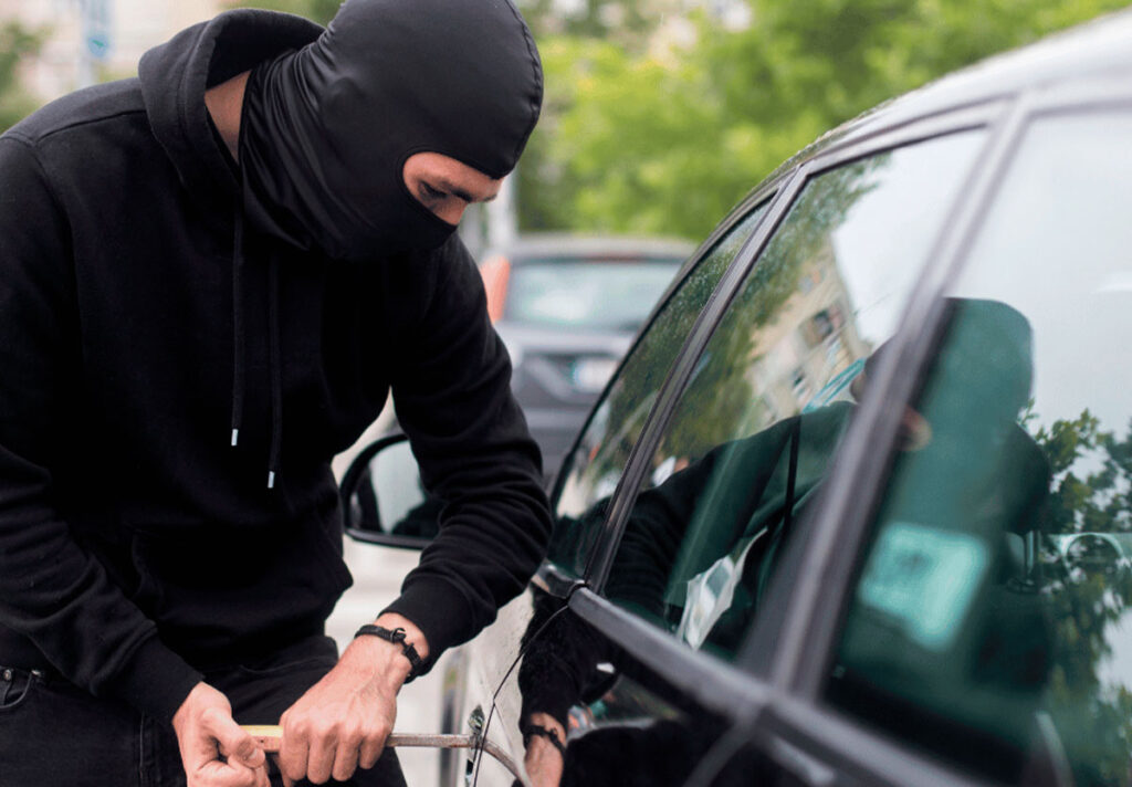 Receptador cai, autor foge e acaba preso: ação policial recupera carro roubado em Pires do Rio