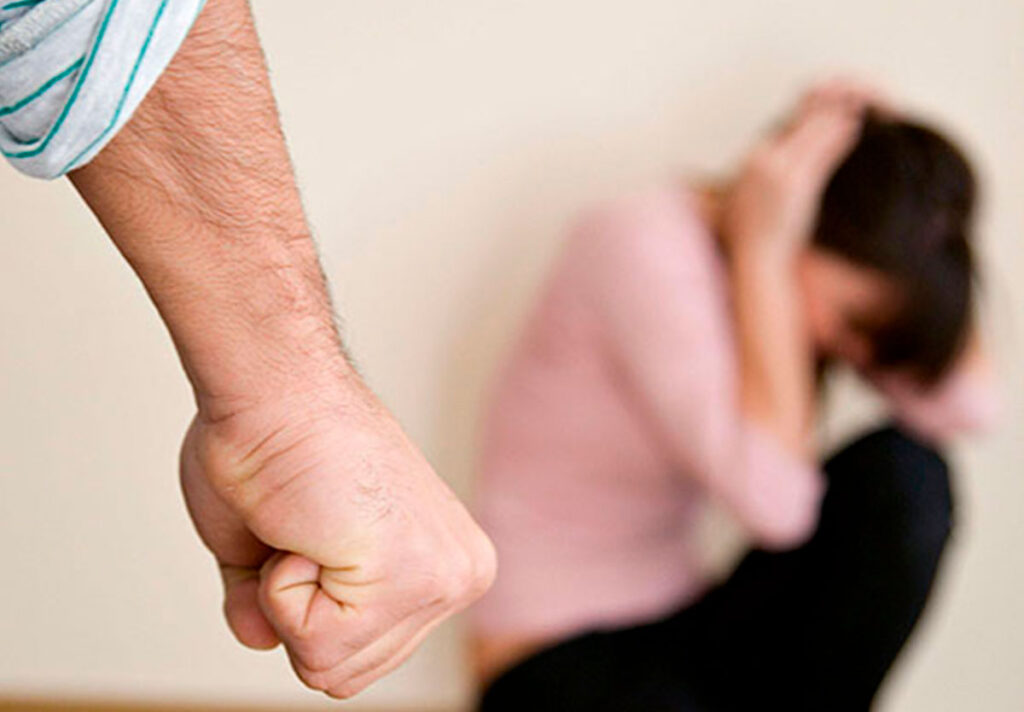 Mulher vai conversar com companheiro e acaba agredida: suspeito é preso em Catalão